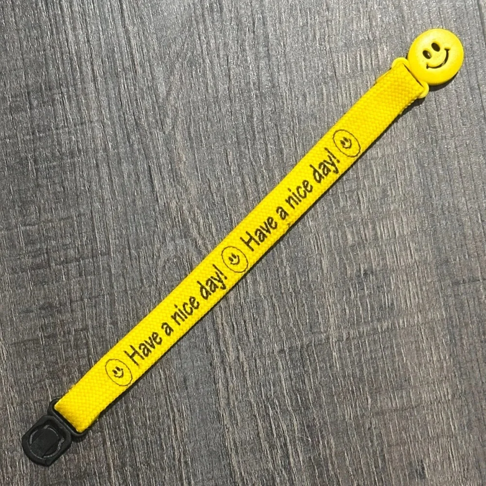 💞 Yellow Have A Nice Day! Smiley Face Clip Kids Soft Bracelet